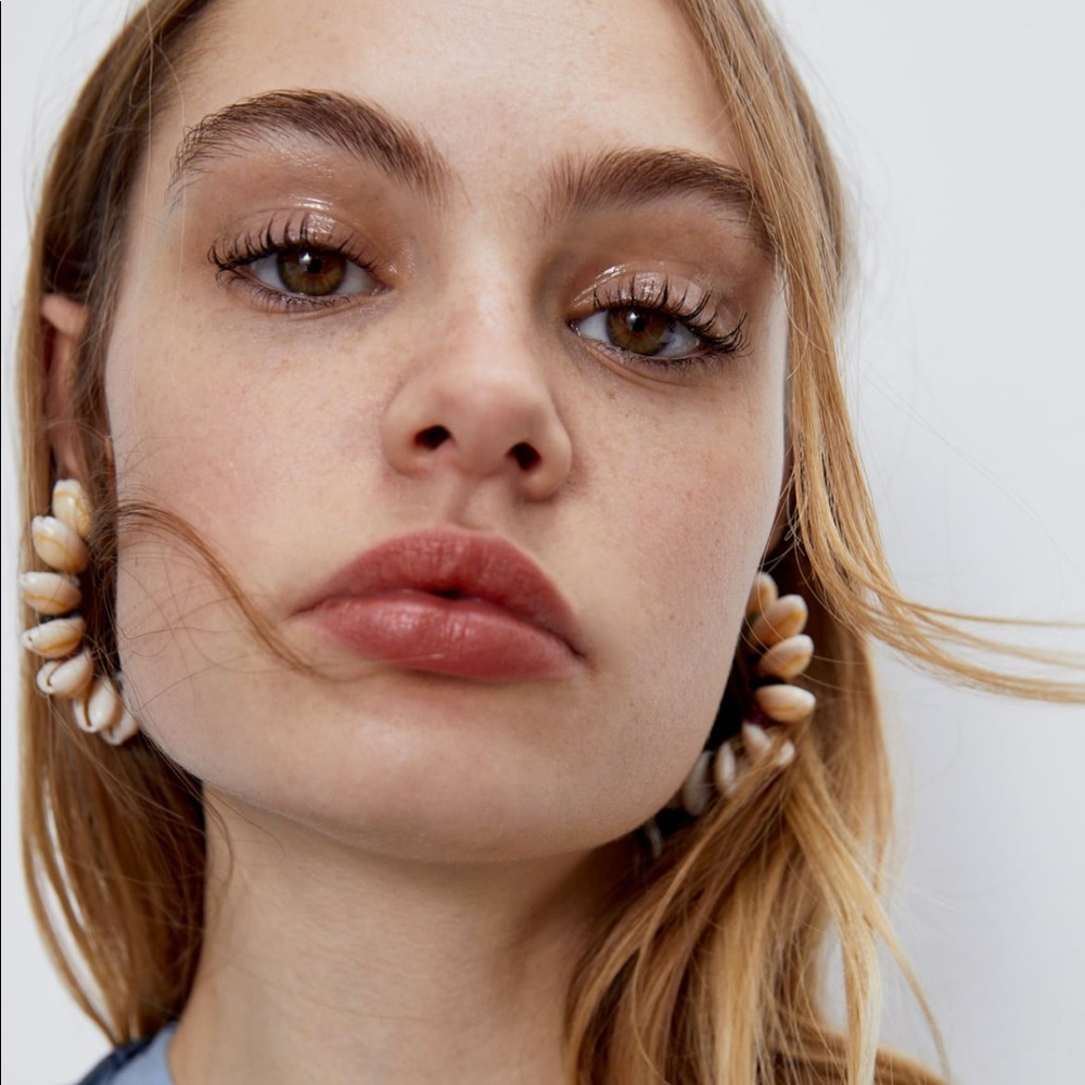 ✨SALE✨Zara shell hoop earrings ✨SALE✨